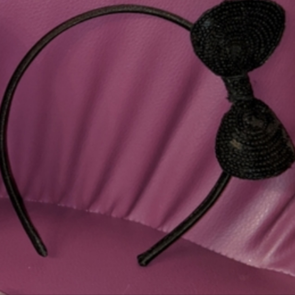10/$25 Black satin headband with sequin bowtie